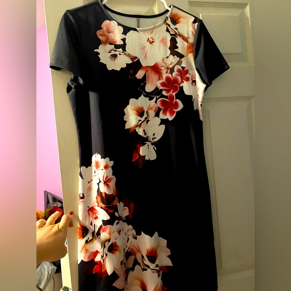 Floral mini dress. Black with flowers. S